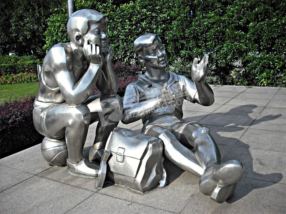 城市公园镜面人物不锈钢雕塑定制